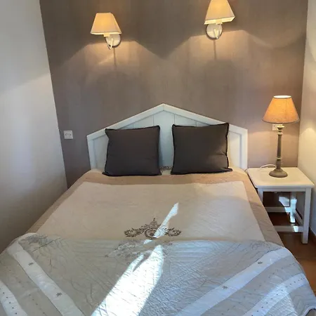 Proche Dans Résidence Avec Piscine Appartement *